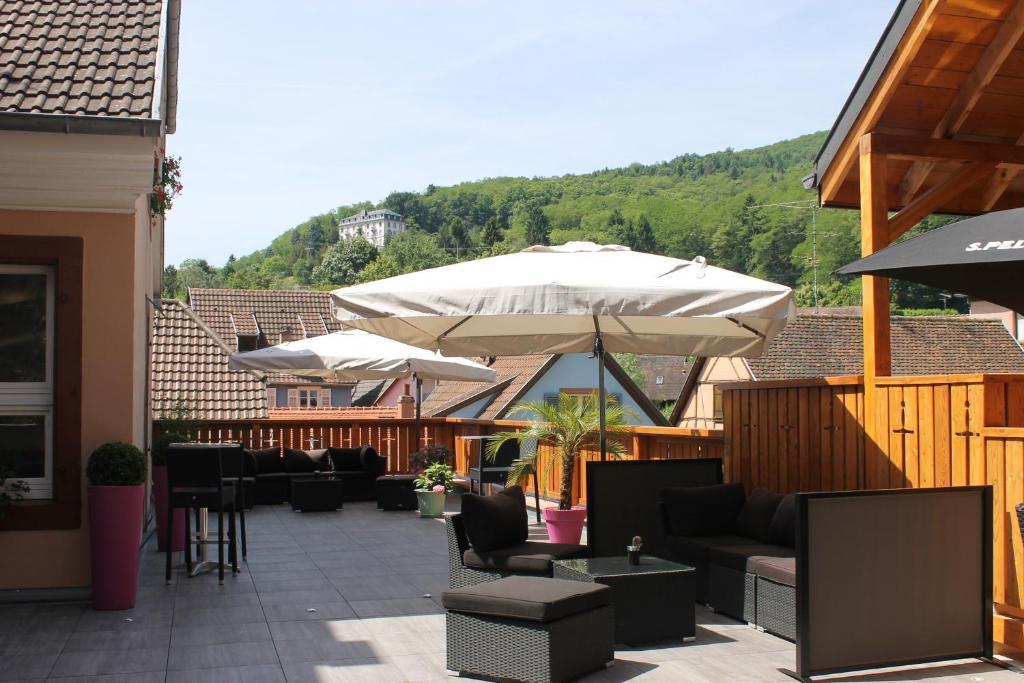 Hotel Restaurant 3 Chateaux Ribeauville  Bagian luar foto